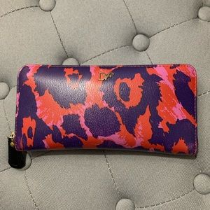 DVF zip around wallet